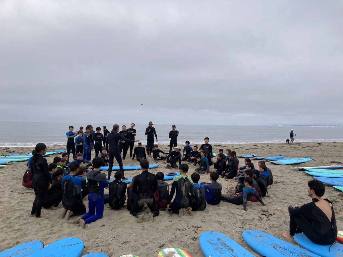 Freshmen circle around for their pre-surf lesson.