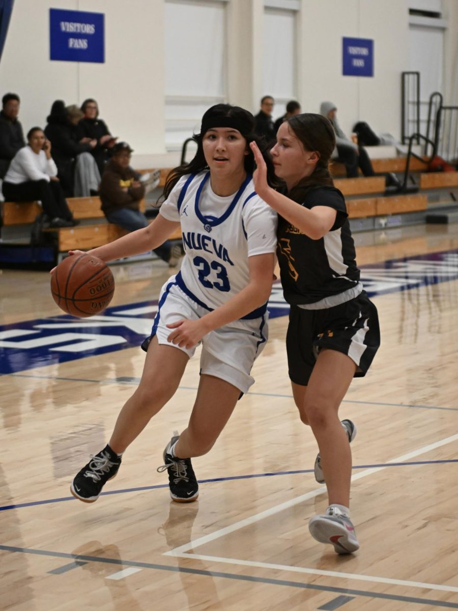 Willa B. '27 dribbles to the net.